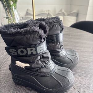 SOREL - Youth Snow Commander Boots w/ Fur Lining (11C)